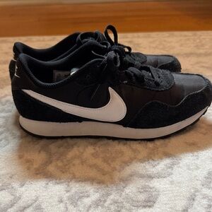 Nike Classic Black and White Trainers